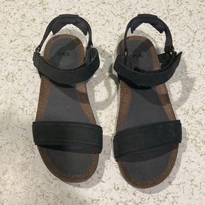 Teva Mahonia sandal